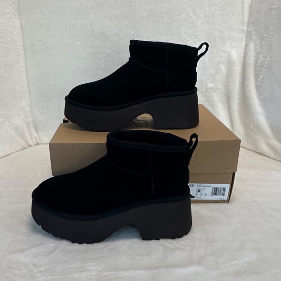 UGG Women's Classic Ultra Mini New Heights in Black size 8 "Like New in Box” - Picture 4 of 8